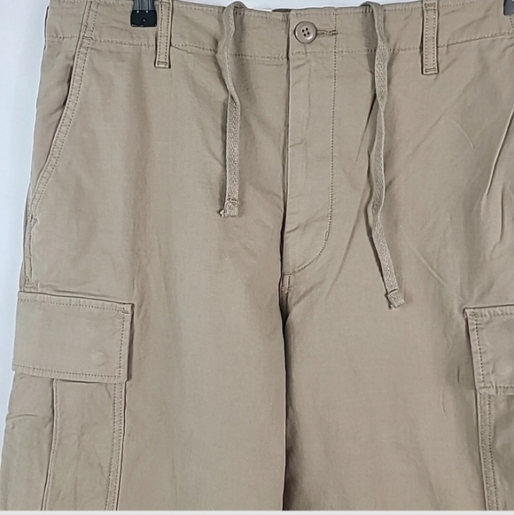 NWT Uniqlo Men's Cargo Pants Beige Sz XL Waist 36-39, Inseam 31" - Picture 2 of 6
